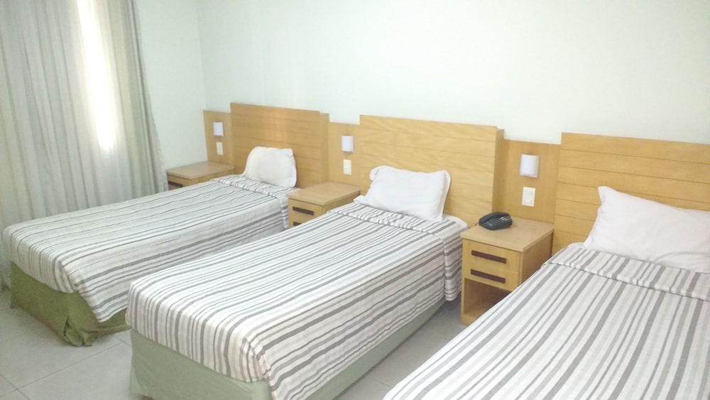 Hotel Atlantico Tower ริโอเดจาเนโร ภายนอก รูปภาพ Three beds in a hotel room