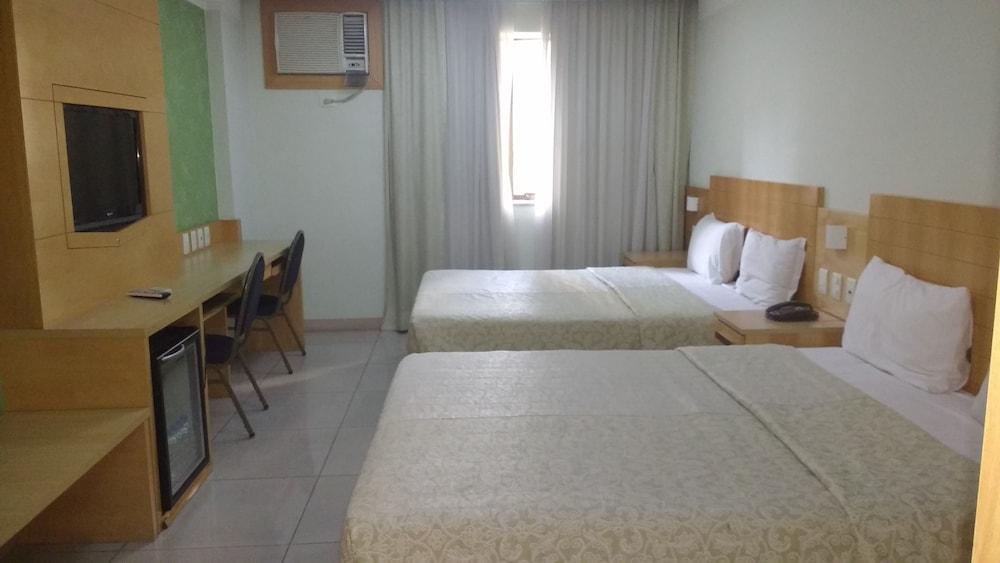 Hotel Atlantico Tower ริโอเดจาเนโร ภายนอก รูปภาพ A room at a hotel in Fortaleza, Brazil.