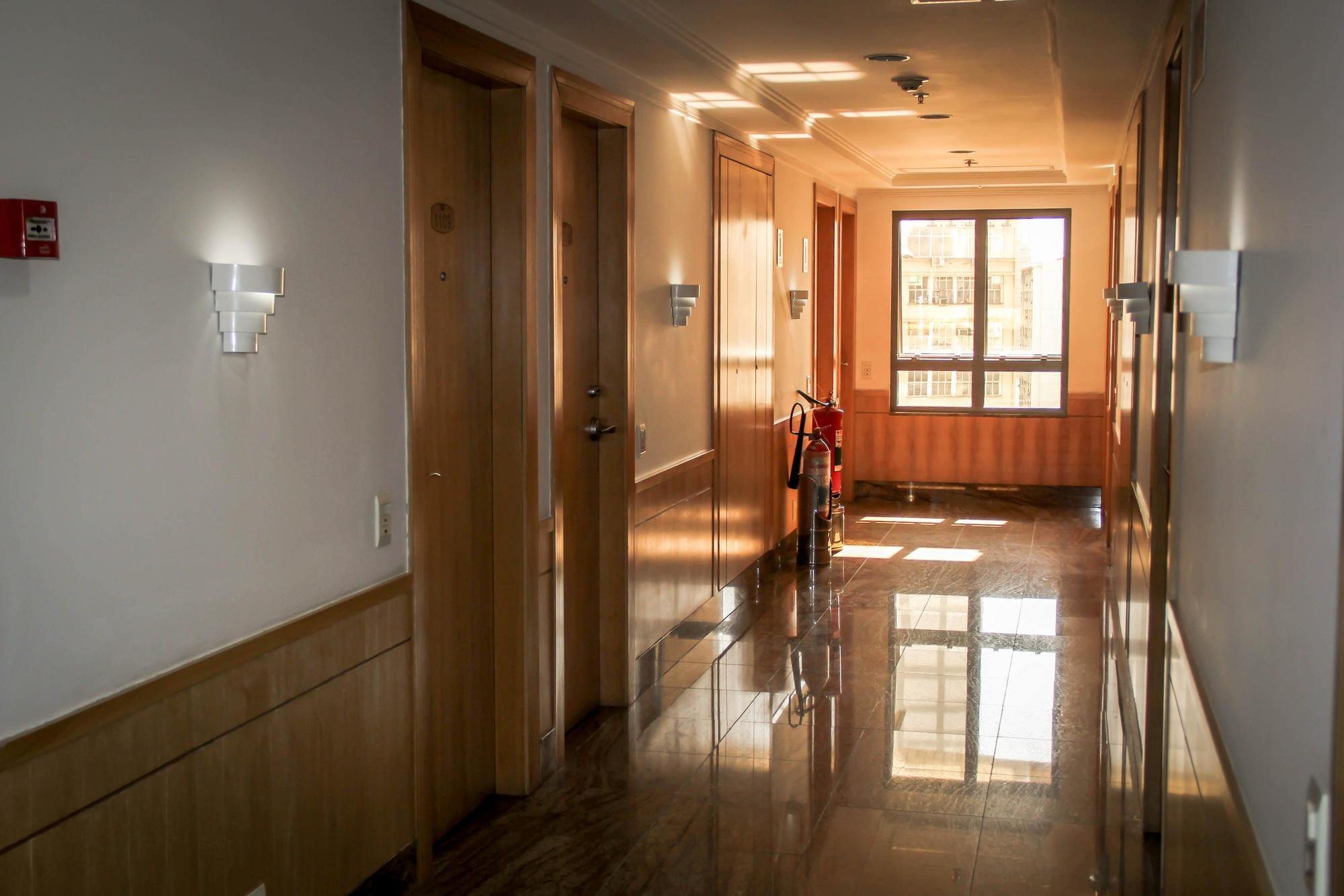 Hotel Atlantico Tower ริโอเดจาเนโร ภายนอก รูปภาพ A corridor in a hotel