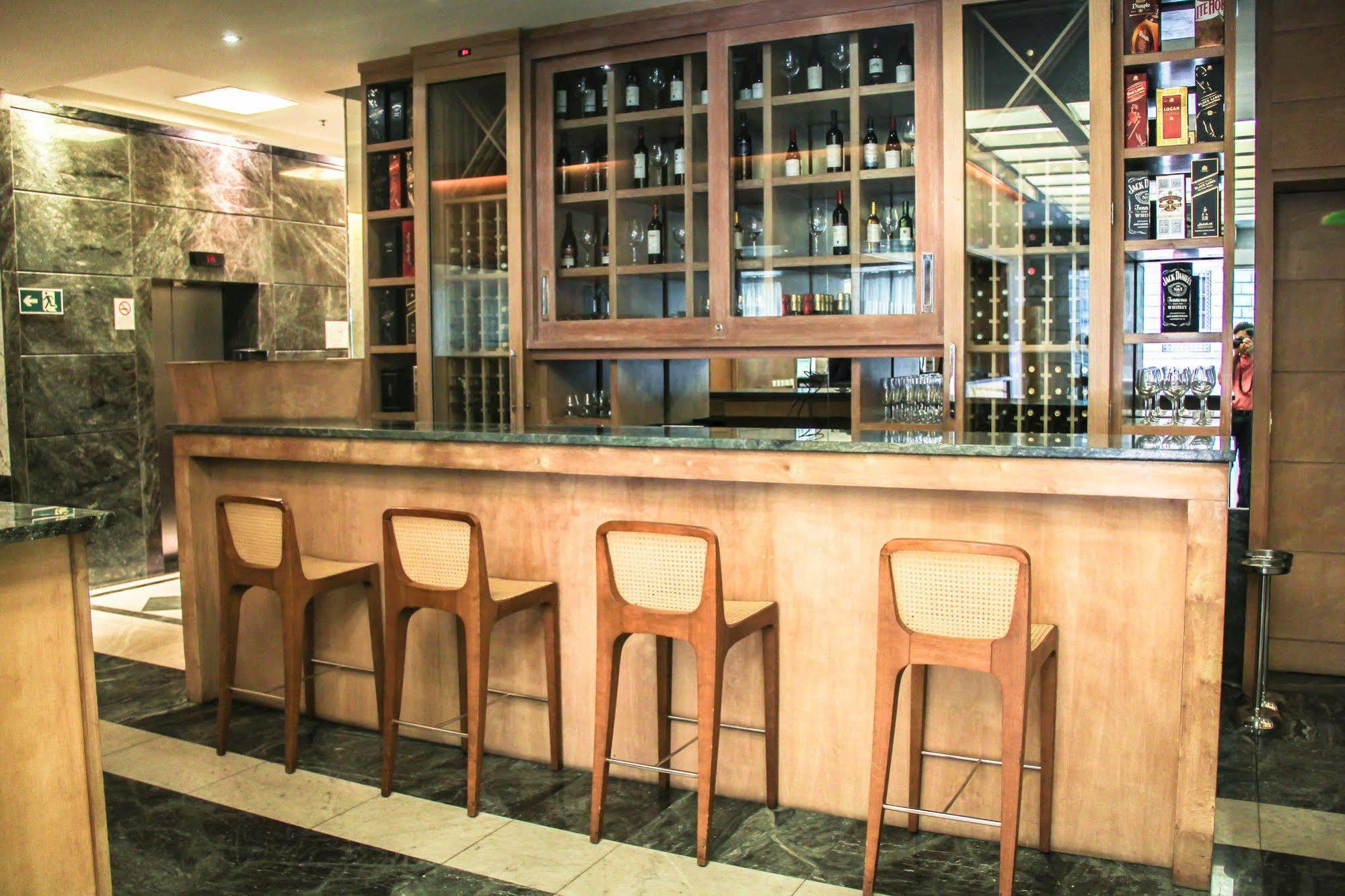 Hotel Atlantico Tower ริโอเดจาเนโร ภายนอก รูปภาพ The bar at the hotel