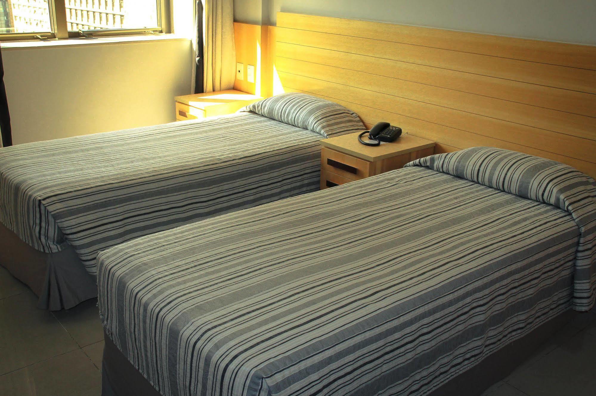 Hotel Atlantico Tower ริโอเดจาเนโร ภายนอก รูปภาพ Two single beds in a hotel room